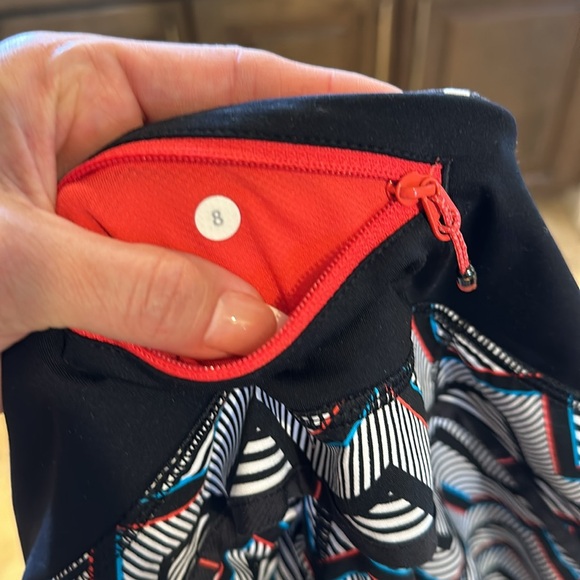 Lululemon speed shorts size 8 - Picture 2 of 3